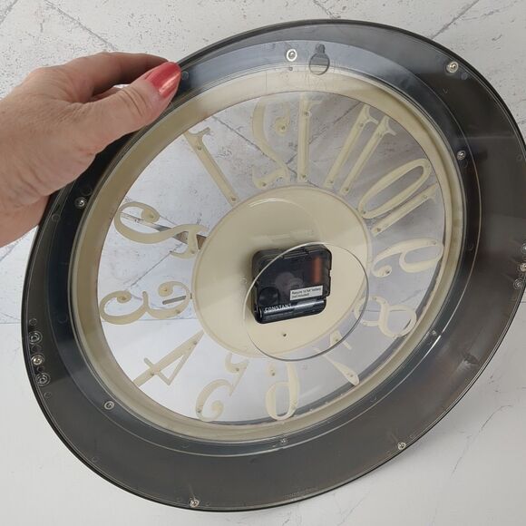 London Bridge Station Platform 2 Round Wall Clock 1905 Faux Wood Grain Decor - Picture 4 of 9